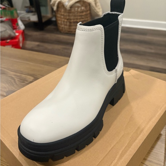 UGG Shoes - UGG Ashton Chelsea White and Black Ankle Boots